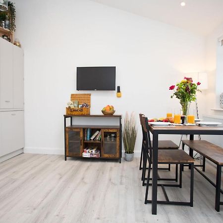 The Bearded Goat Den - A Rural Retreat At This Modern Holiday Cottage Saint Leonards Kültér fotó