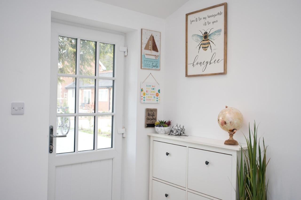 The Bearded Goat Den - A Rural Retreat At This Modern Holiday Cottage Saint Leonards Kültér fotó